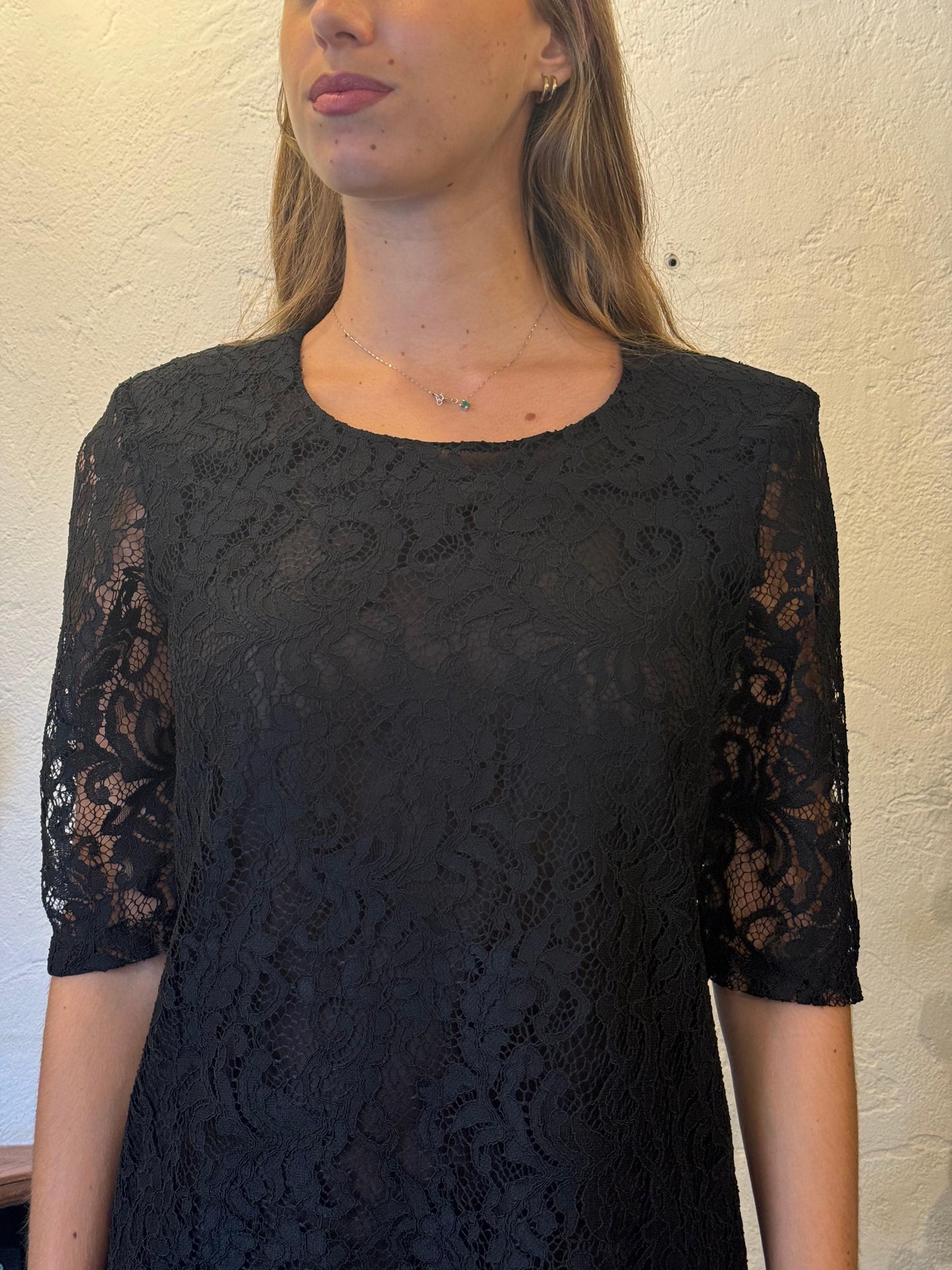 ABITO CORTO  IN PIZZO NERO