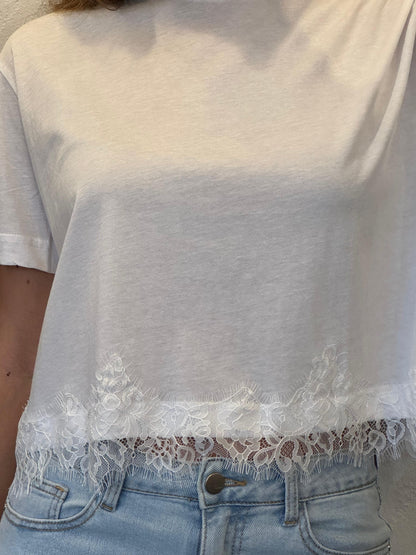 T-SHIRT BIANCA CON ORLO IN PIZZO