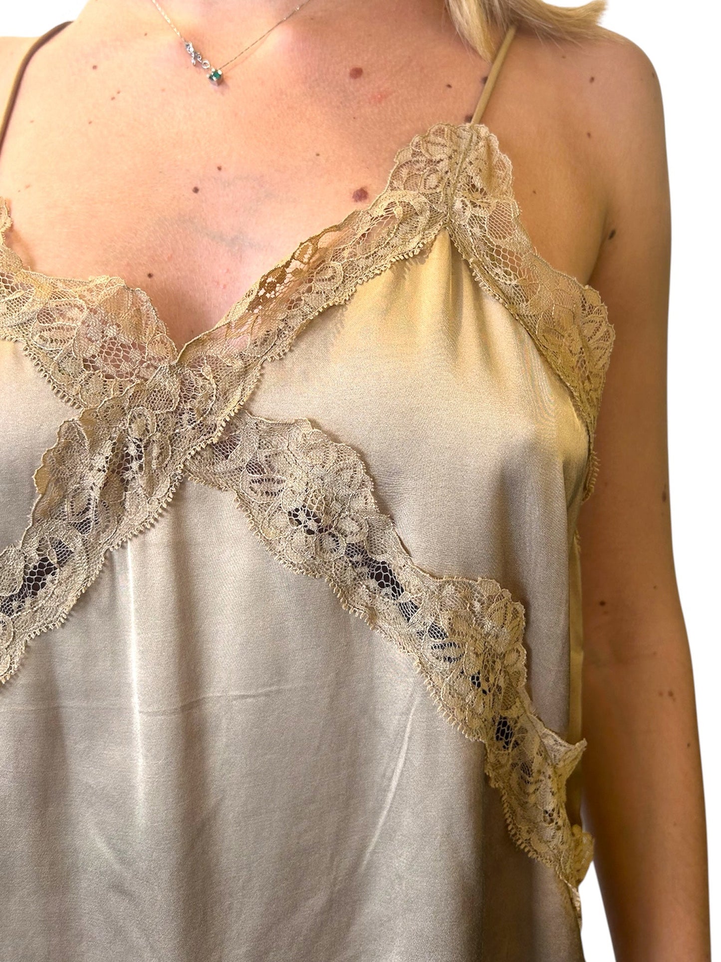 Top con spalline sottili e pizzo