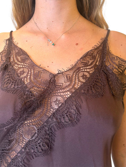 Top con spalline sottili e pizzo