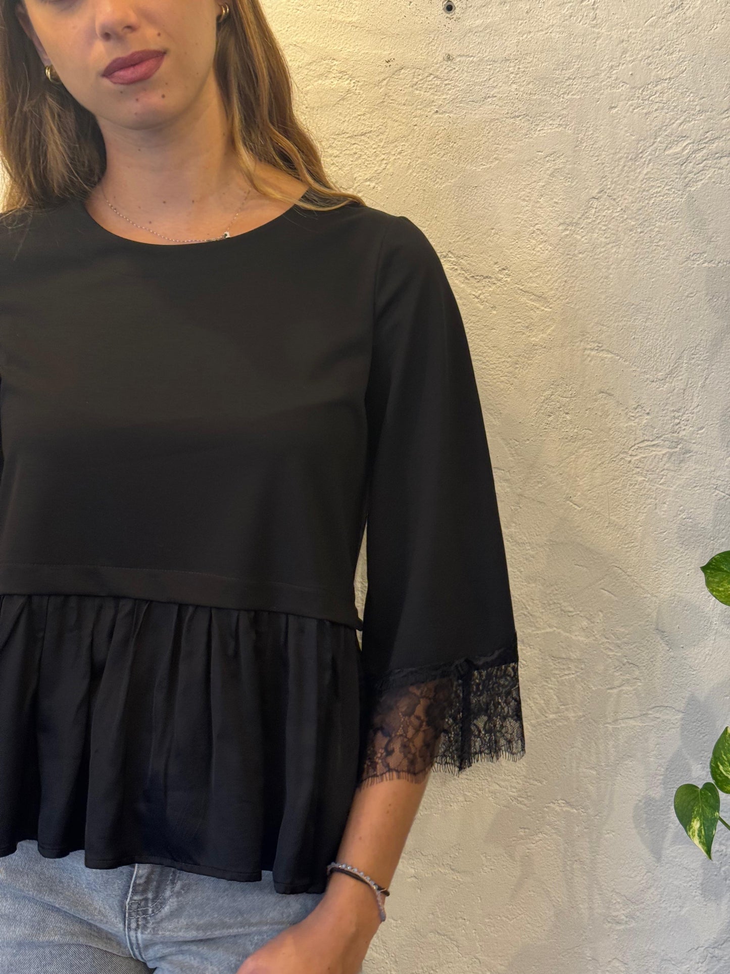 BLUSA CON BASCHINA E PIZZO