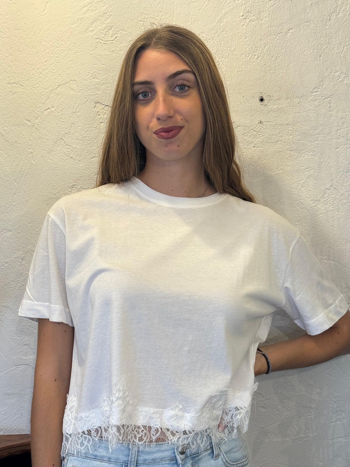 T-SHIRT BIANCA CON ORLO IN PIZZO