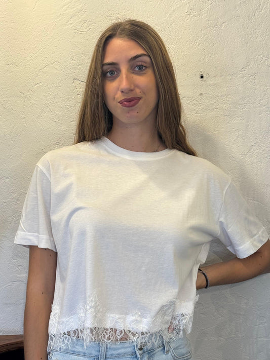 T-SHIRT BIANCA CON ORLO IN PIZZO