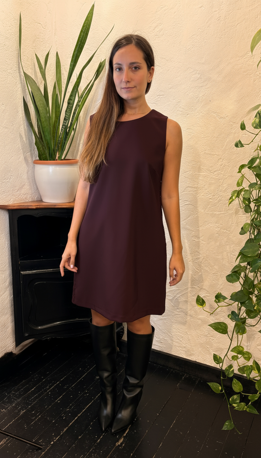 Abito corto con dettaglio in pizzo