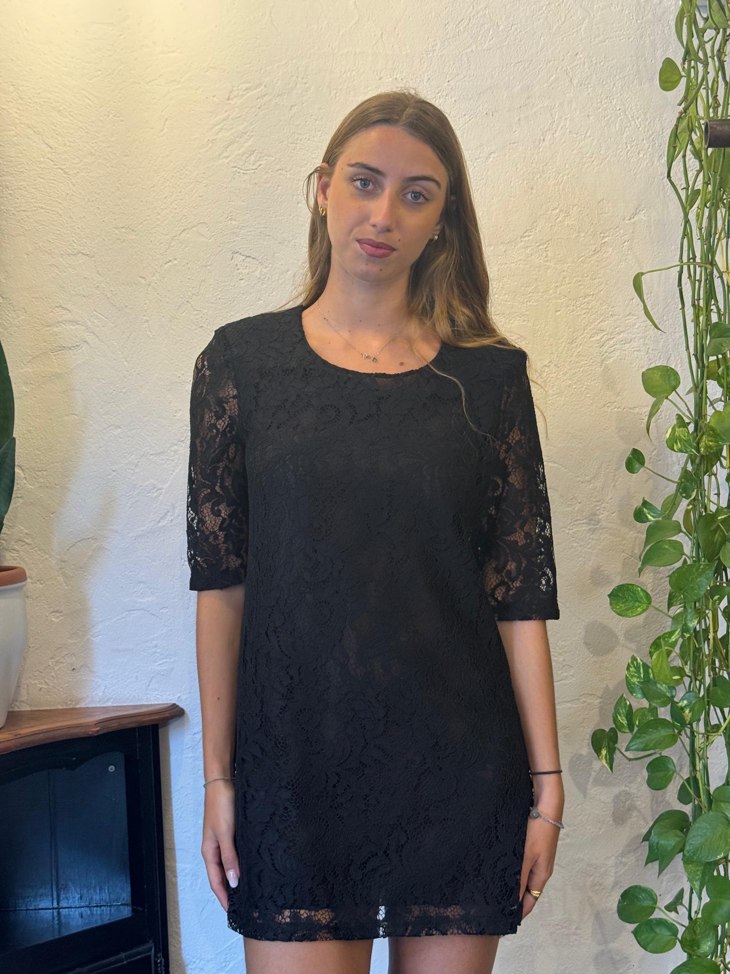 ABITO CORTO  IN PIZZO NERO