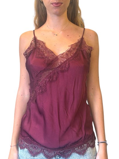 Top con spalline sottili e pizzo