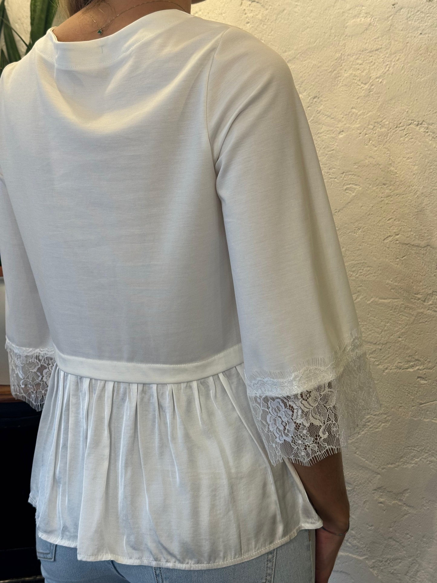 BLUSA CON BASCHINA E PIZZO