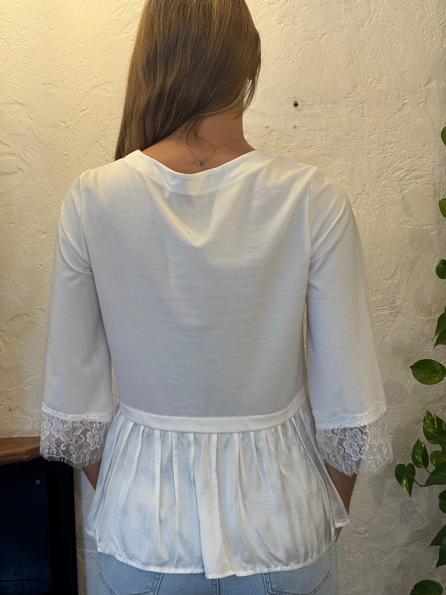 BLUSA CON BASCHINA E PIZZO