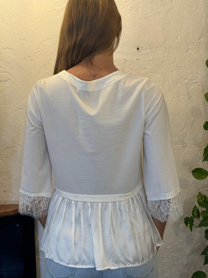 BLUSA CON BASCHINA E PIZZO